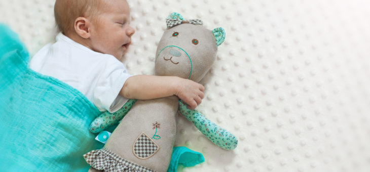 Šumící medvídek zajistí klidnější spánek vašeho miminka